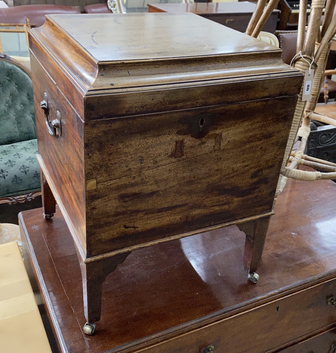 A George III mahogany cellaret, width 43cm, depth 43cm, height 57cm